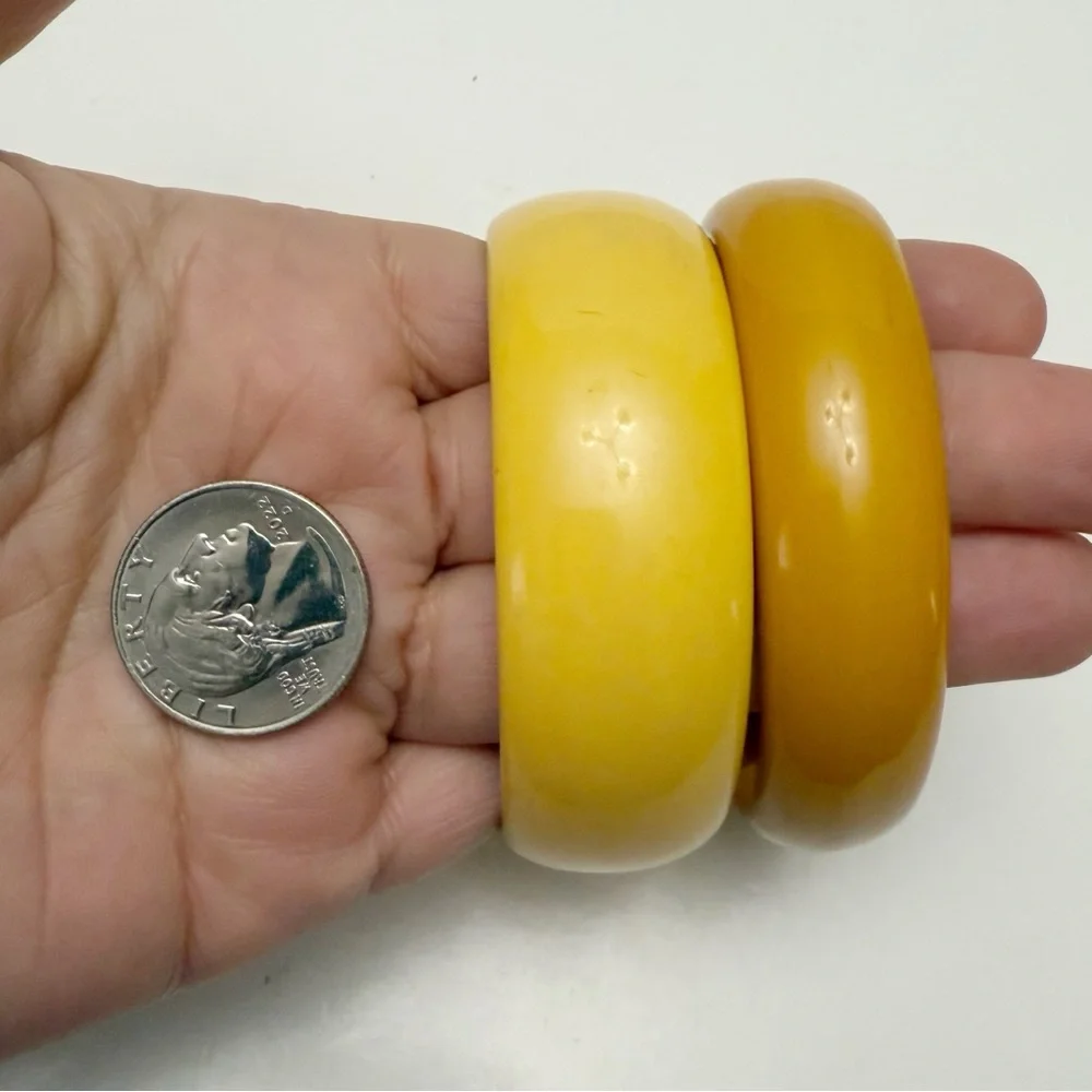 Vintage Set of 2 Butterscotch Yellow Bakelite Bangle Bracelets TESTED